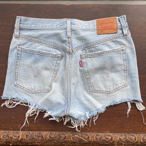Great condition Levi shorts - Picture 6 of 8